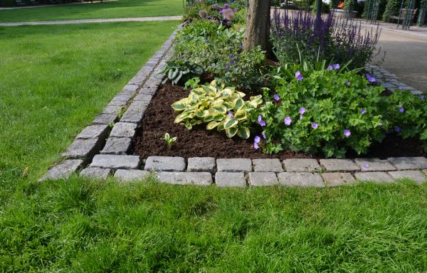 Flower Bed Mulching in Bloomington